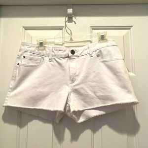 DL1961 White Lola Jean shorts with frayed edges . Like new. Size 29.
